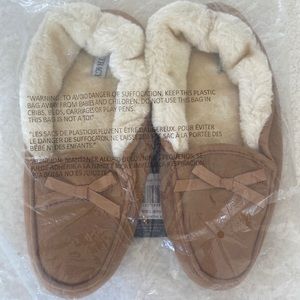 Ellen Tracy House Slippers Tan Size Large 9/10